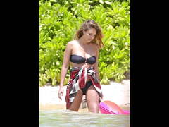 Jessica Alba - Black Bikini Hawaii